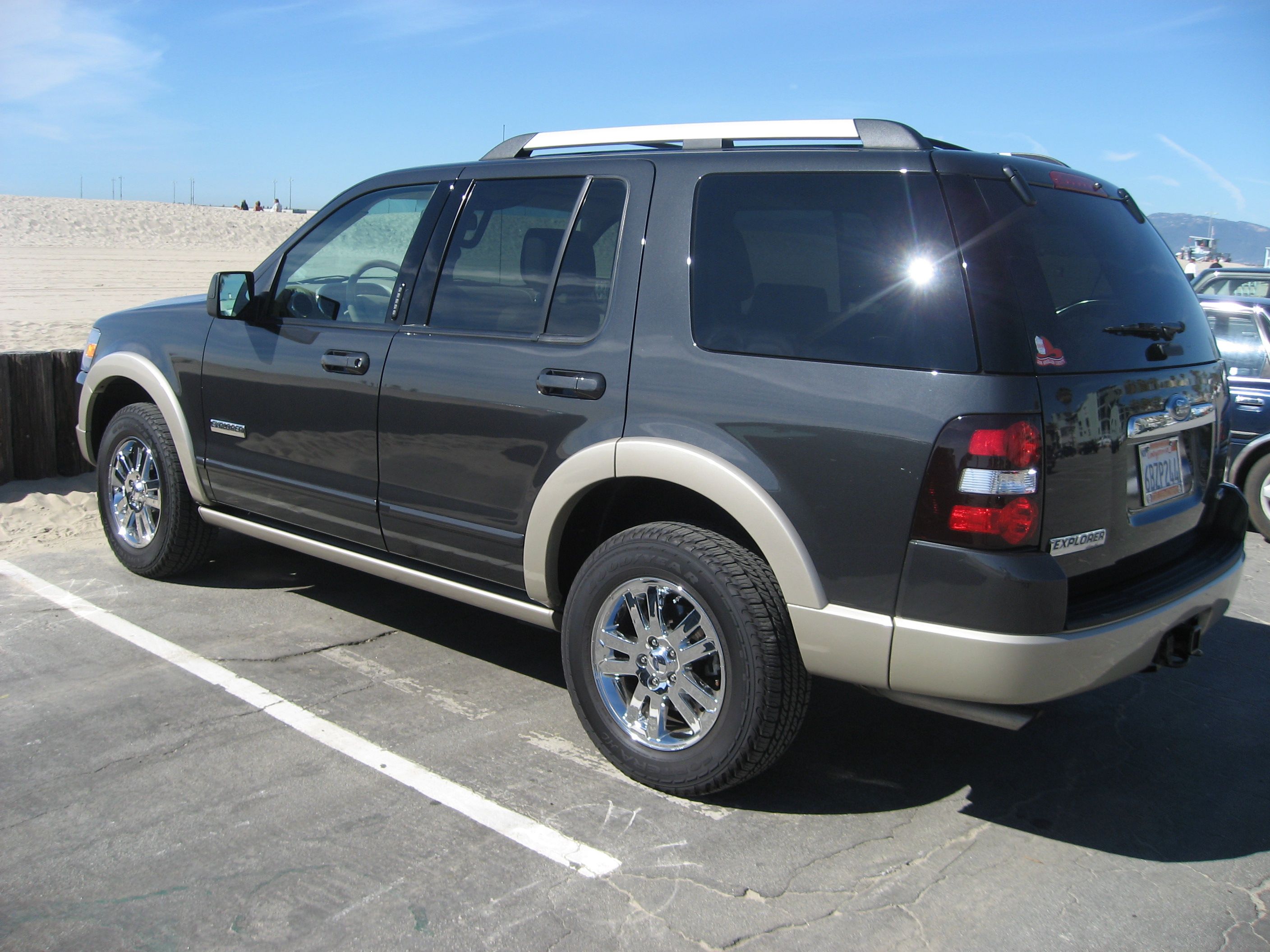 2007 Ford Explorer Eddie Bauer Edition, there is one at carmax in las vegas  I want right now. just like th… | Ford explorer, Ford explorer sport, 2010 ford  explorer