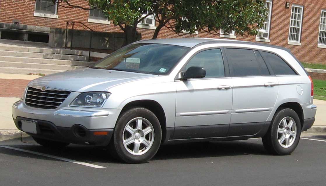 File:2004-2006 Chrysler Pacifica Touring.jpg - Wikimedia Commons