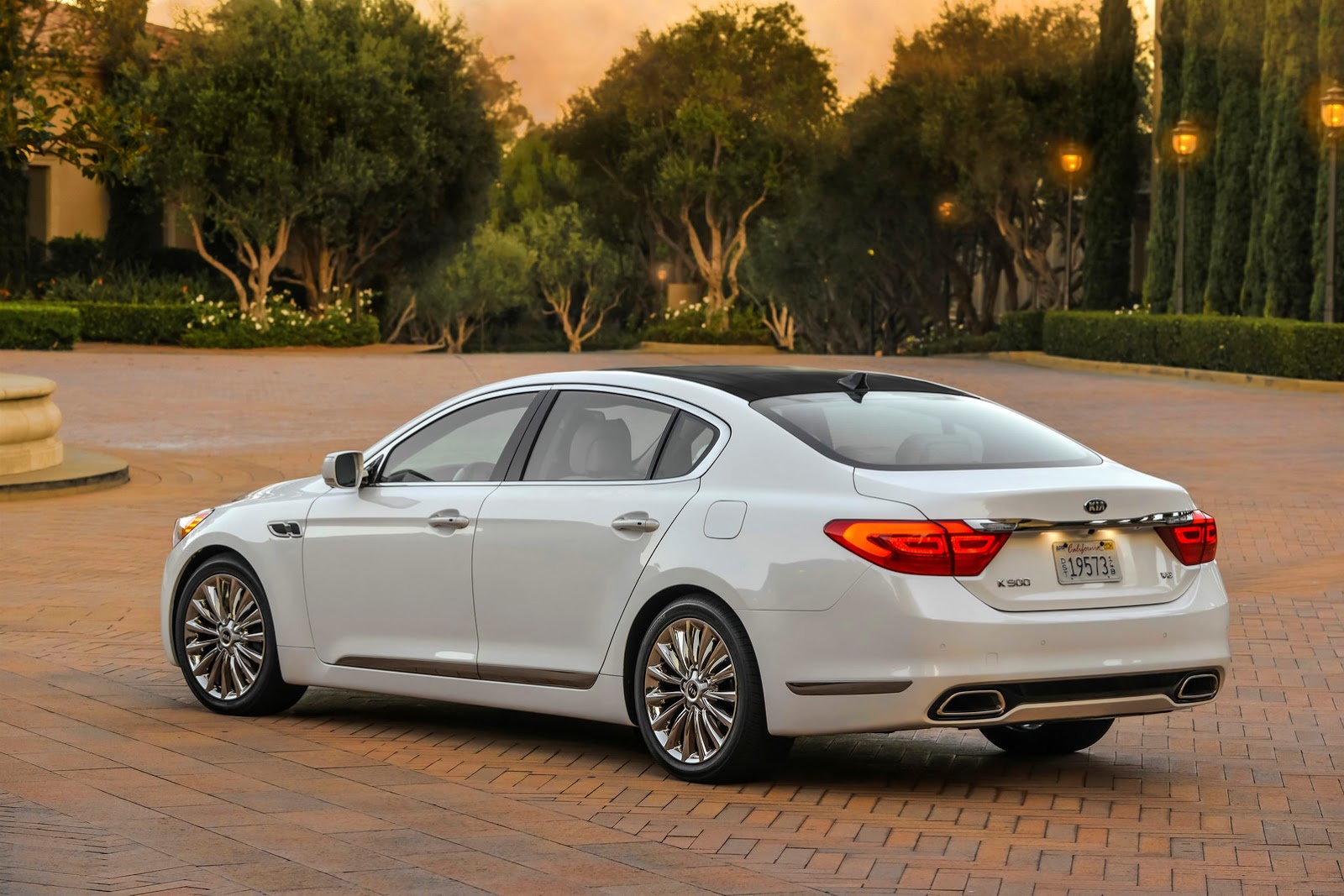 New Kia K900 Luxury Sedan with 420HP V8 Starts at $59,500, More Affordable  V6 to Follow | Carscoops