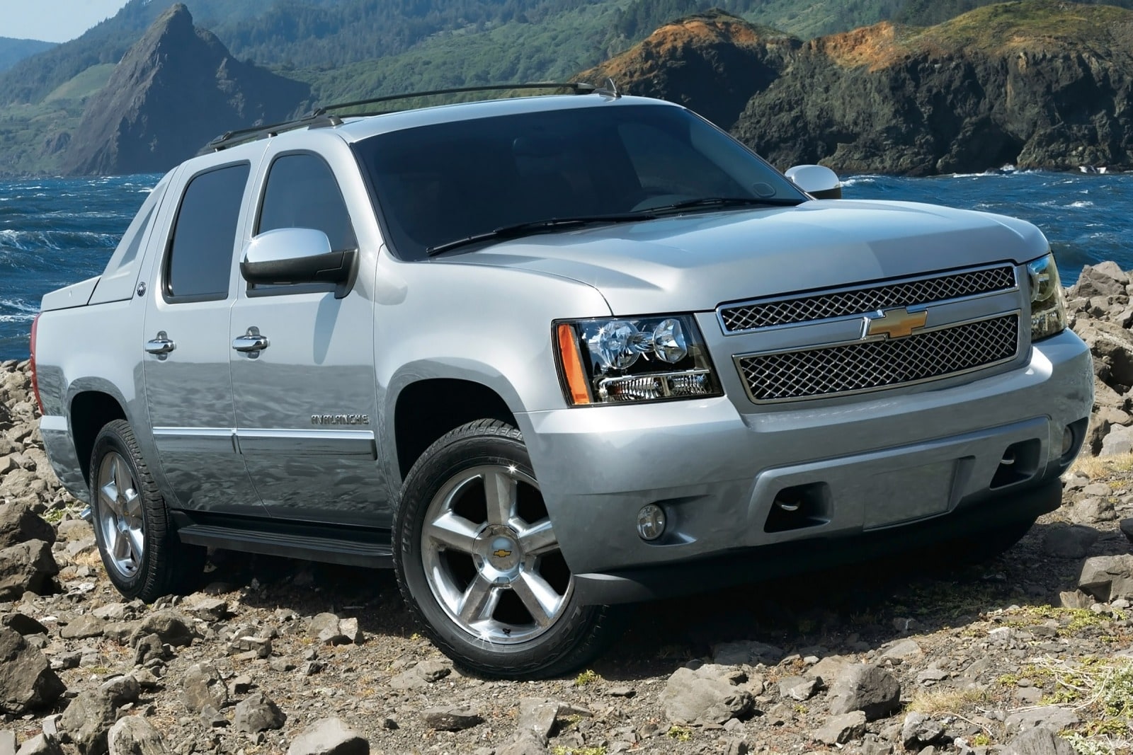 2013 Chevy Black Diamond Avalanche Review & Ratings | Edmunds
