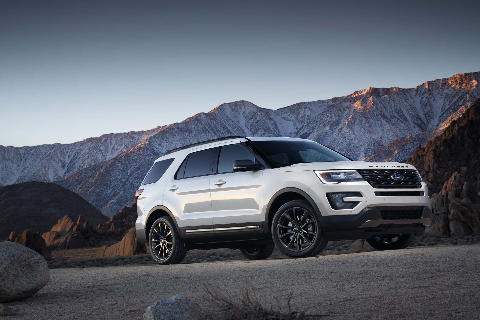2017 Ford Explorer Review, Ratings, Specs, Prices, and Photos - The Car  Connection
