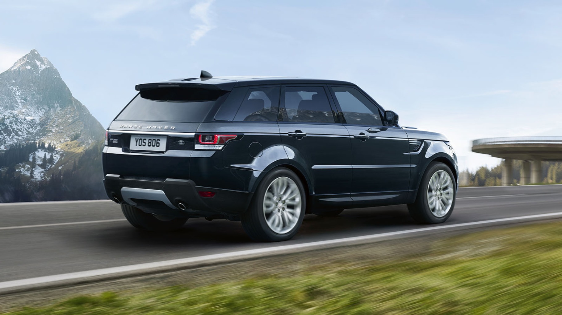 Explore the 2017 Land Rover Range Rover Sport with Land Rover Annapolis.