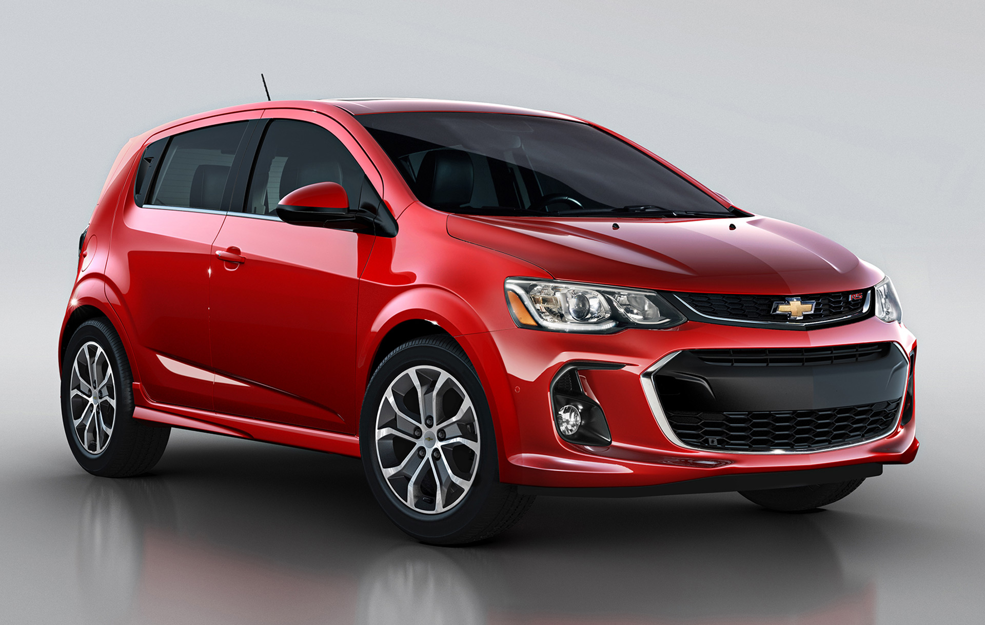 2017 Chevrolet Sonic updated with CarPlay, new styling