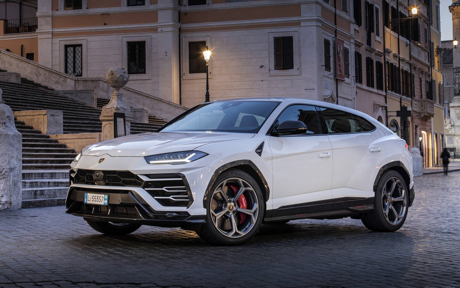 2020 Lamborghini Urus - News, reviews, picture galleries and videos - The  Car Guide