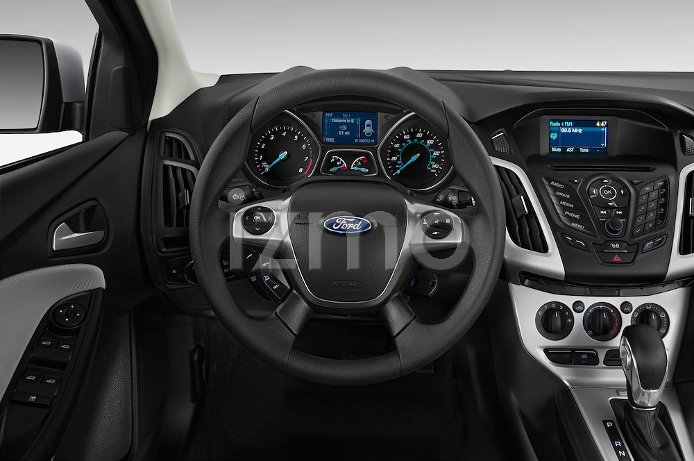 2014 Ford Focus SE Sedan | izmostock