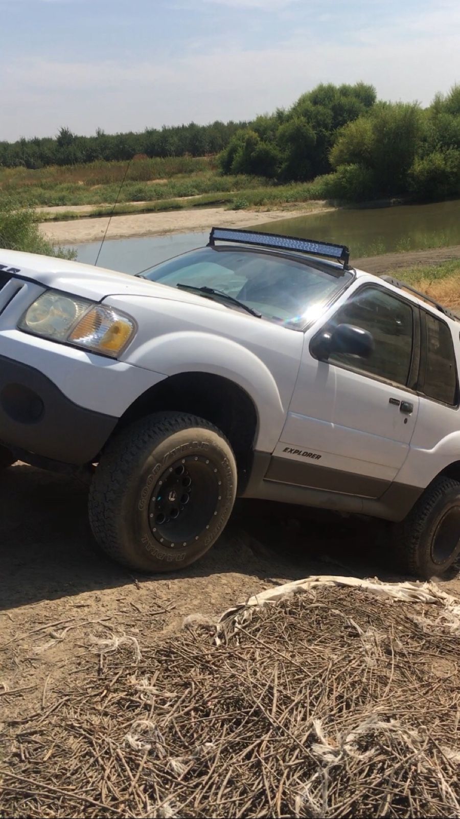 Adrian Magana's 2001 Ford Explorer Sport on Wheelwell