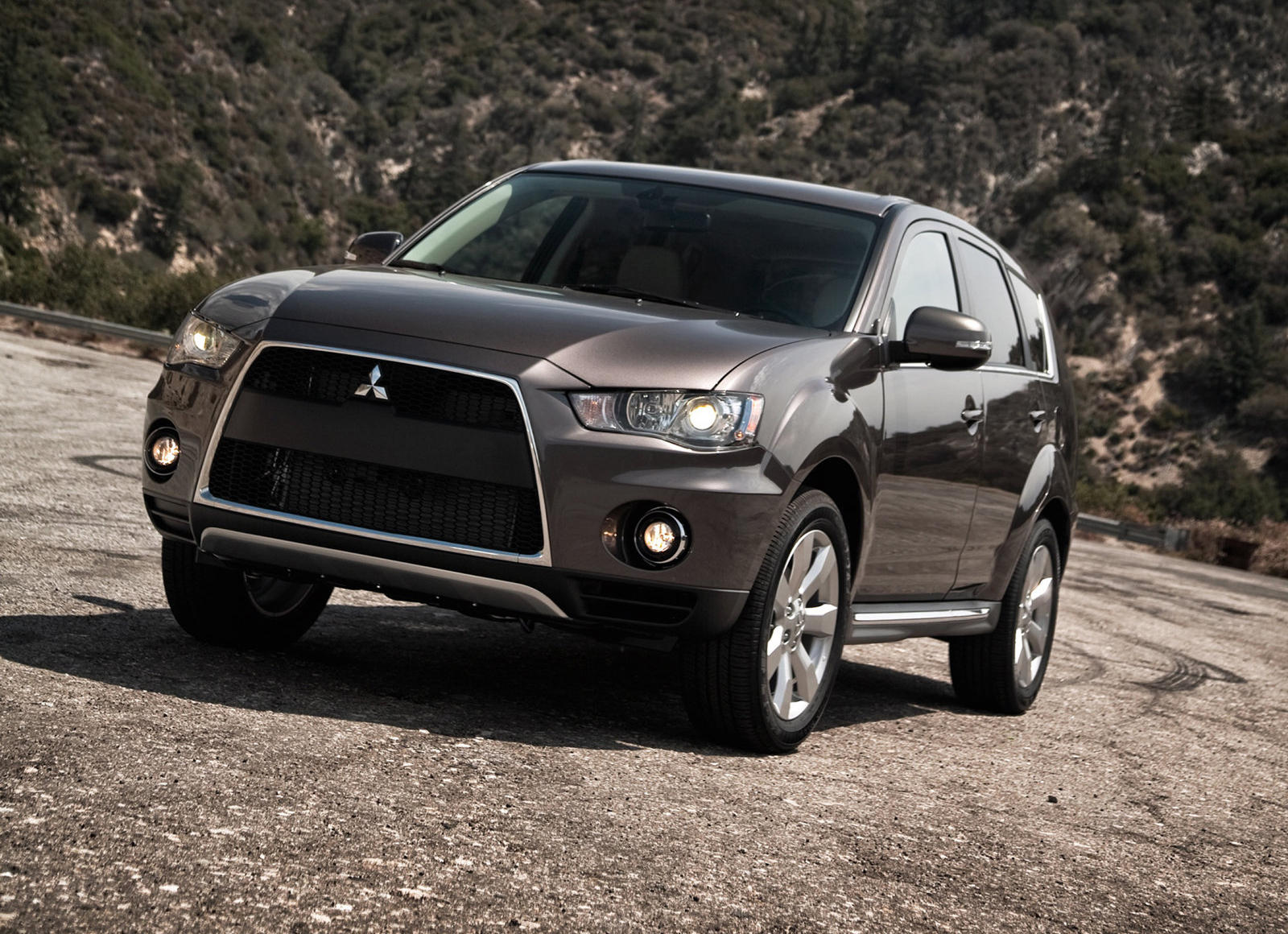 2012 Mitsubishi Outlander: Review, Trims, Specs, Price, New Interior  Features, Exterior Design, and Specifications | CarBuzz
