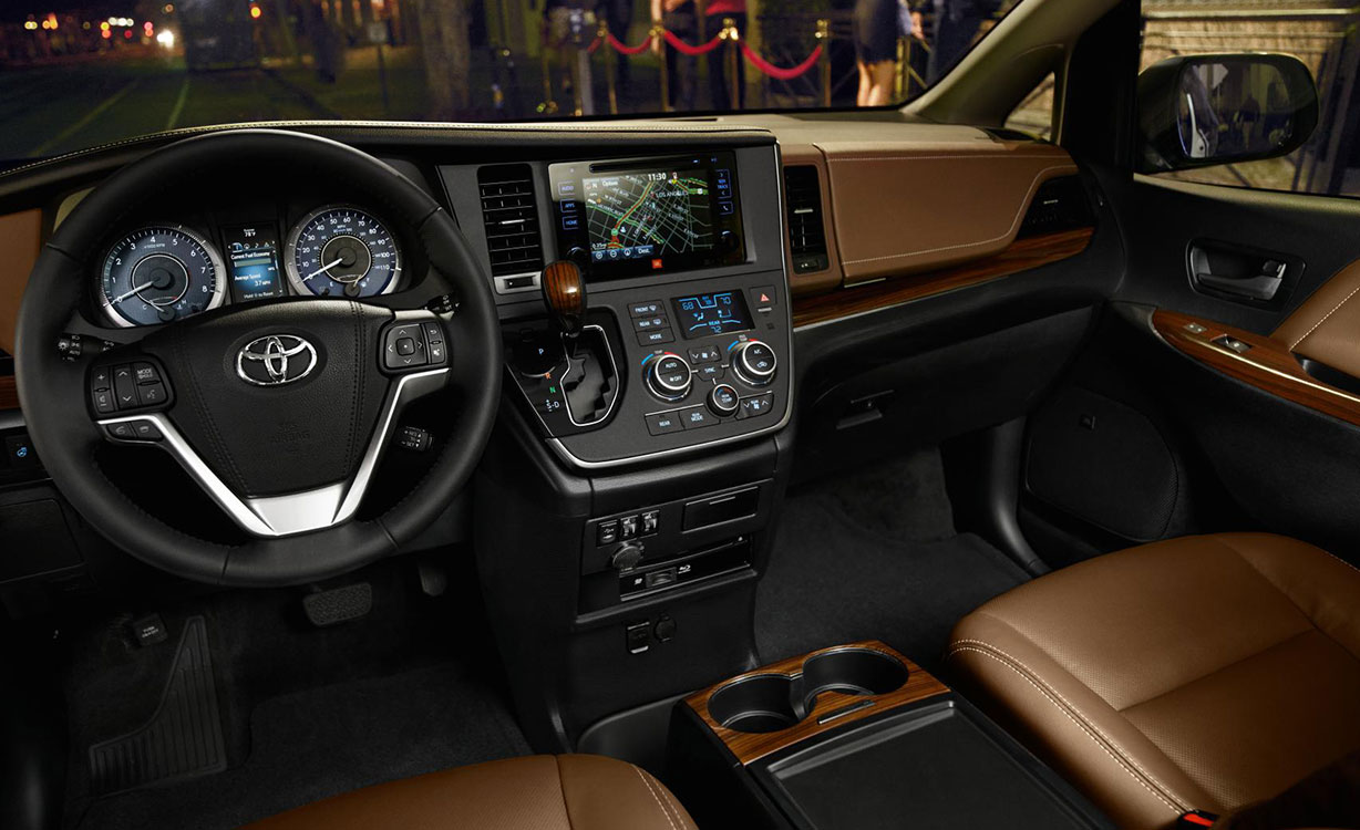Vehicle Highlight: 2015 Toyota Sienna Minivan | 802Cars.com