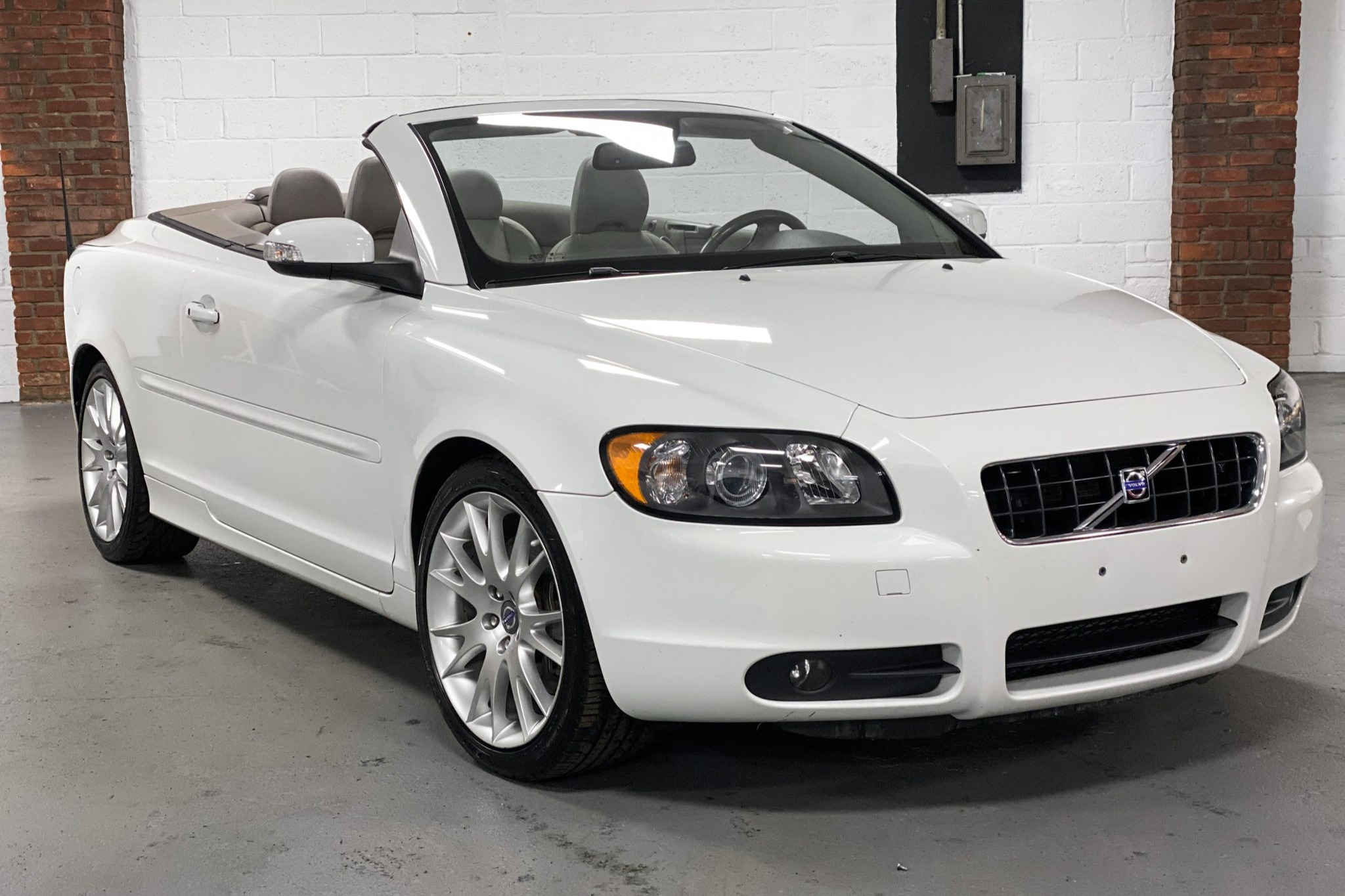 No Reserve: 34k-Mile 2008 Volvo C70 6-Speed for sale on BaT Auctions - sold  for $19,000 on May 4, 2022 (Lot #72,377) | Bring a Trailer