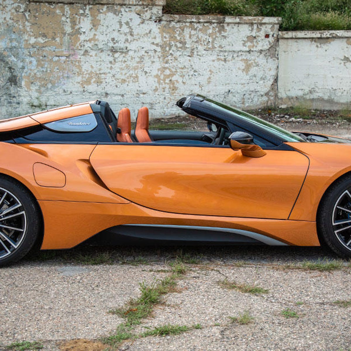 2019 BMW i8 Roadster review: Near-supercar performance, Instagrammable  style - CNET