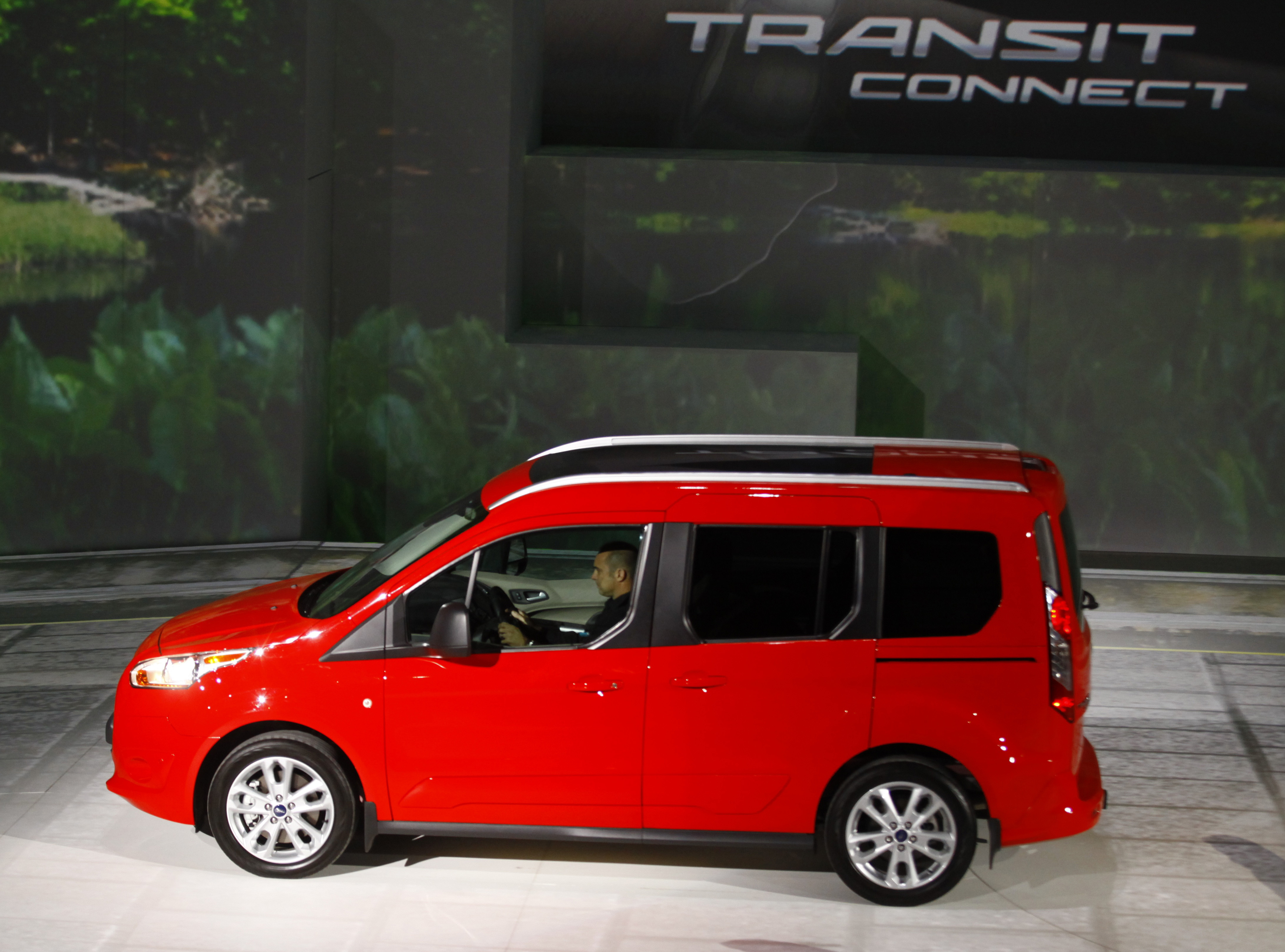 Ford to suspend Transit Connect van sales in U.S. by end of 2023 -  Automotive News | Reuters