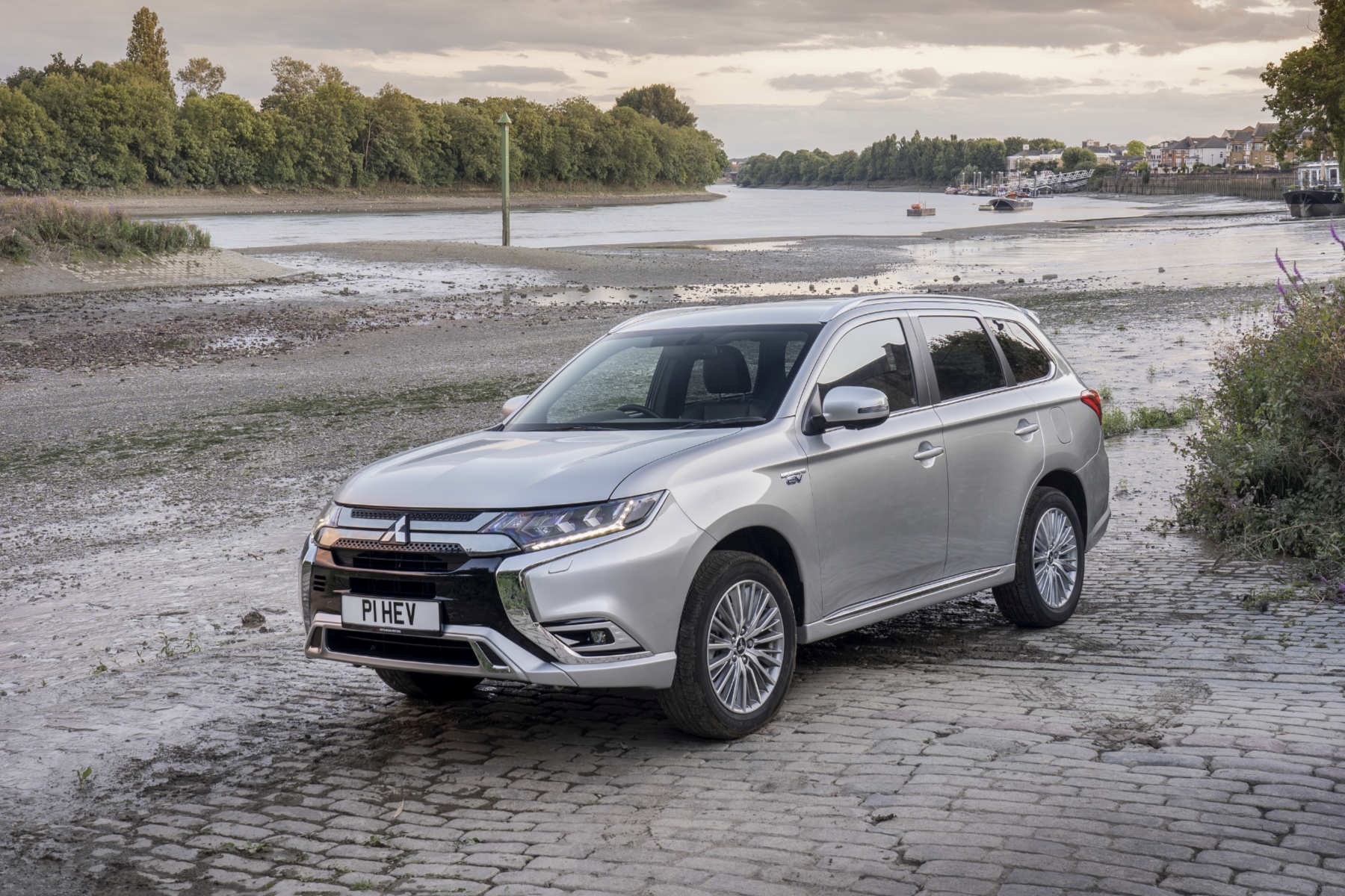 Mitsubishi Outlander PHEV (2021) review: once popular, now past it | CAR  Magazine