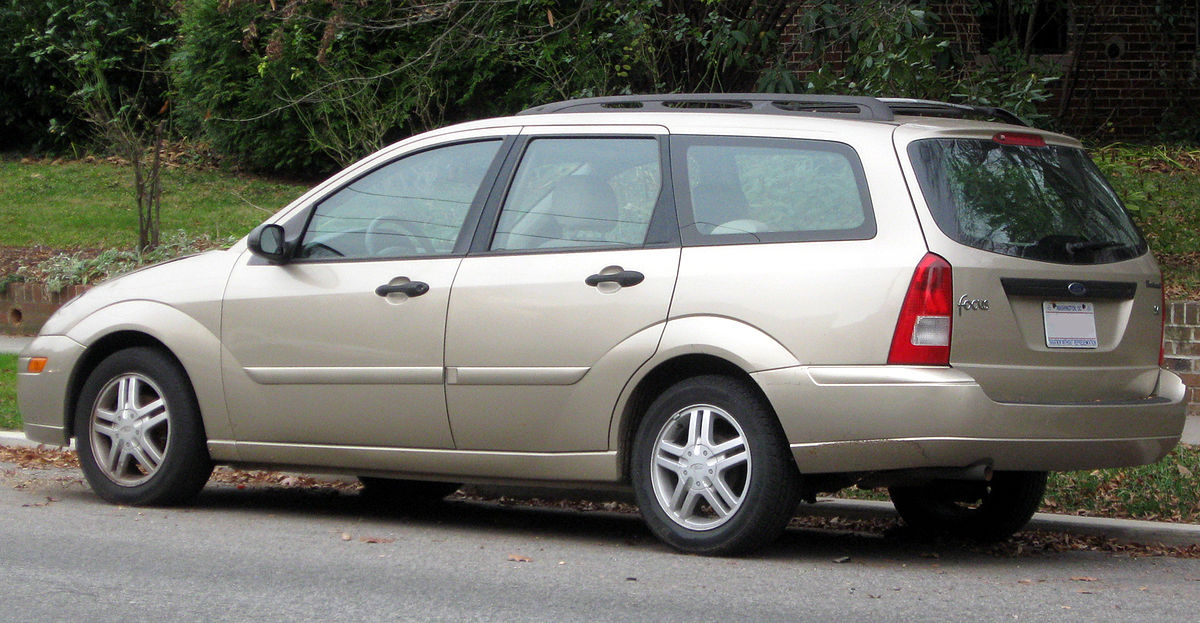 File:2000-2004 Ford Focus SE wagon -- 11-26-2011.jpg - Wikipedia