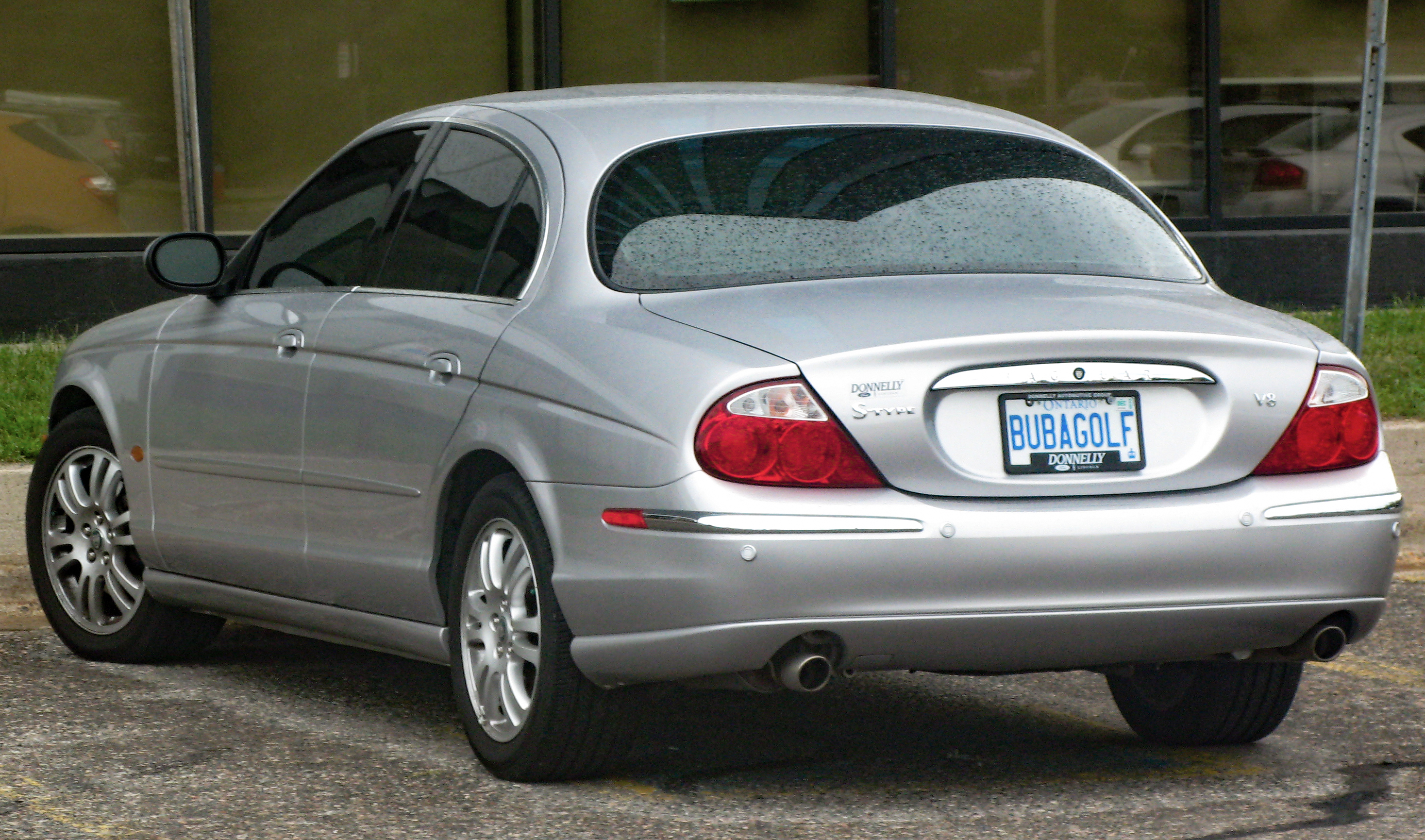 File:2003 Jaguar S-Type V8, Rear Left, 08-13-2020.jpg - Wikimedia Commons