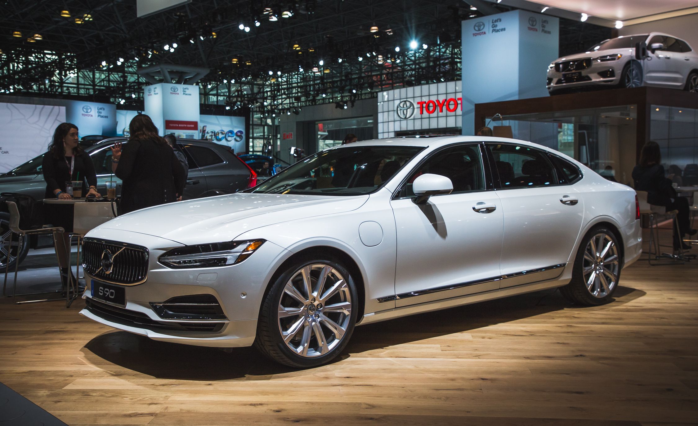 2018 Volvo S90 Stretches Out | News | Car and Driver