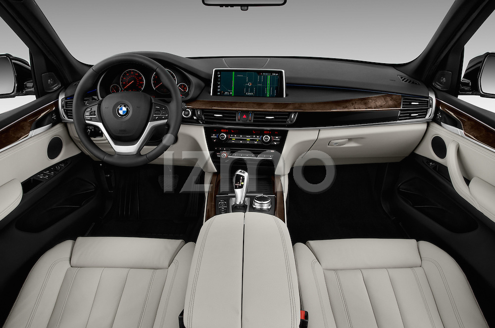2018 BMW X5 xDrive40e 5 Door SUV Dashboard Stockphoto | izmostock