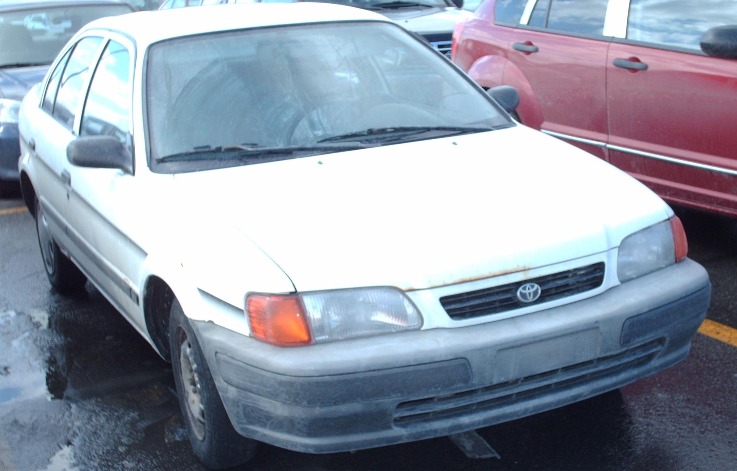 File:1995-97 Toyota Tercel Sedan.jpg - Wikimedia Commons