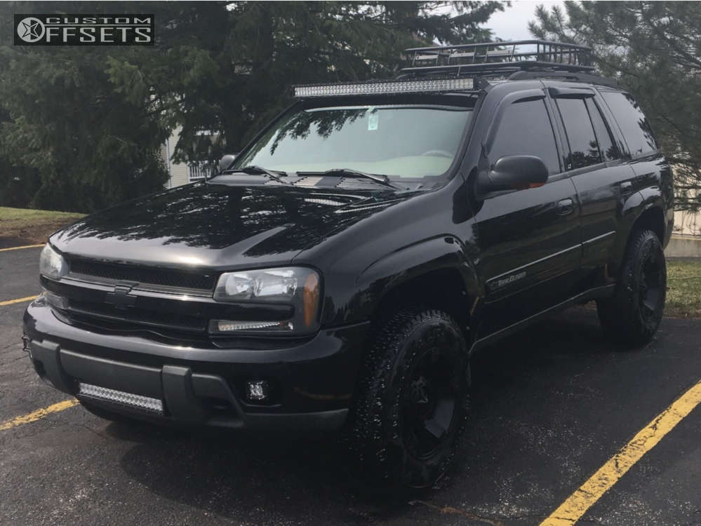 2004 Chevrolet Trailblazer with 17x9 -12 XD Rockstar Ii and 265/70R17  Firestone Destination A/t and Leveling Kit | Custom Offsets