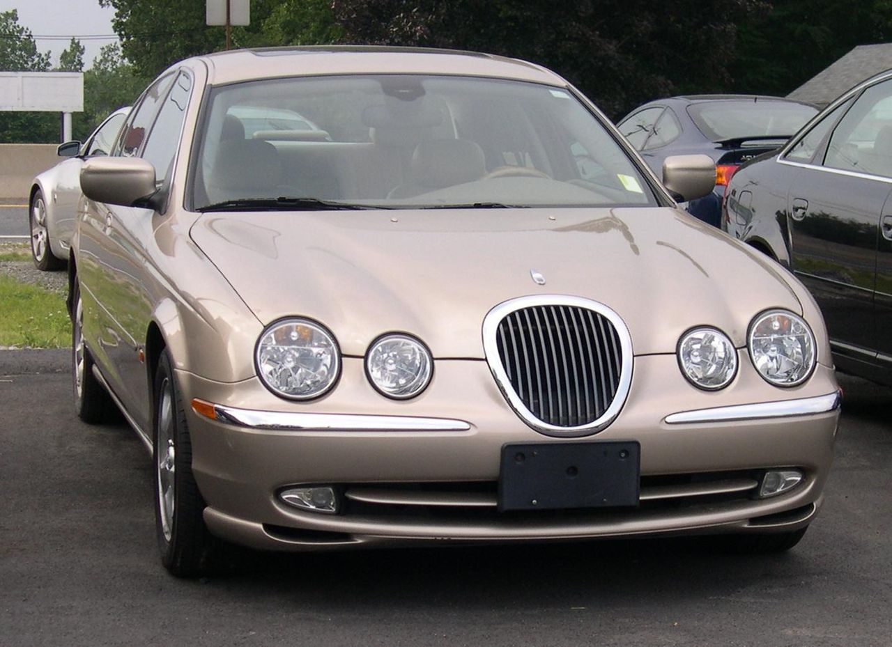 File:2004 Jaguar S-Type.jpg - Wikimedia Commons