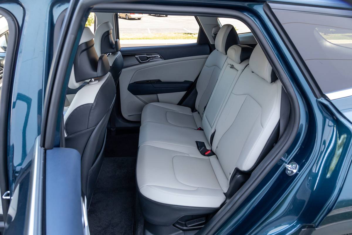 Is the 2023 Kia Sportage Hybrid a Good SUV? 6 Pros and 4 Cons | Cars.com