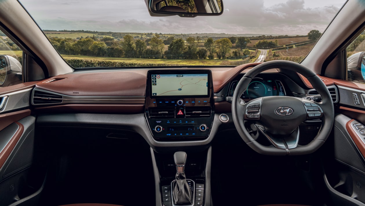 Hyundai Ioniq Hybrid (2016-2022) interior, dashboard & comfort |  DrivingElectric