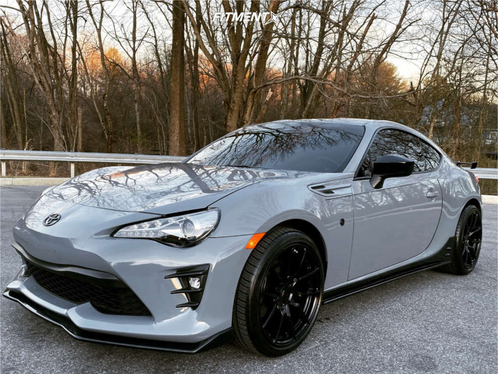 2018 Toyota 86 GT with 18x9.5 Option Lab R716 and Michelin 245x35 on Stock  Suspension | 1552640 | Fitment Industries