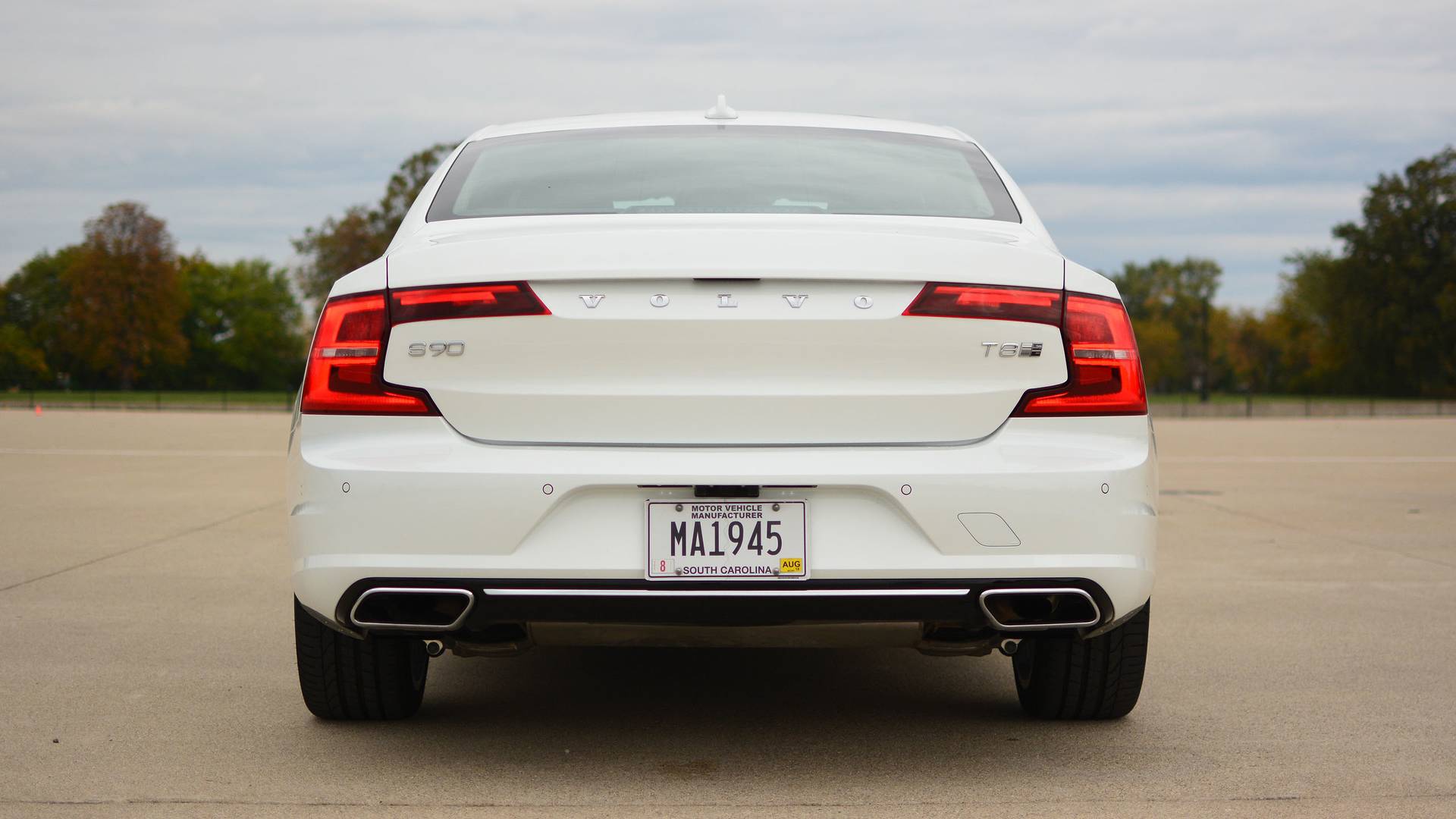 2018 Volvo S90 T8 Review: Efficiency Done With Style