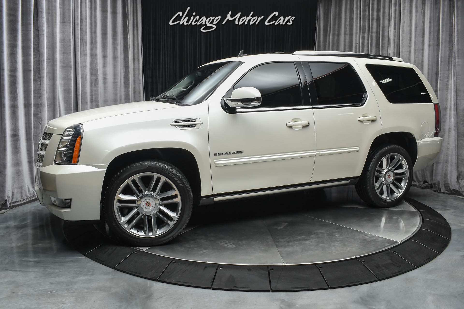 Used 2014 Cadillac Escalade Premium $75k+MSRP! White Diamond Tricoat Paint!  For Sale (Special Pricing) | Chicago Motor Cars Stock #18033