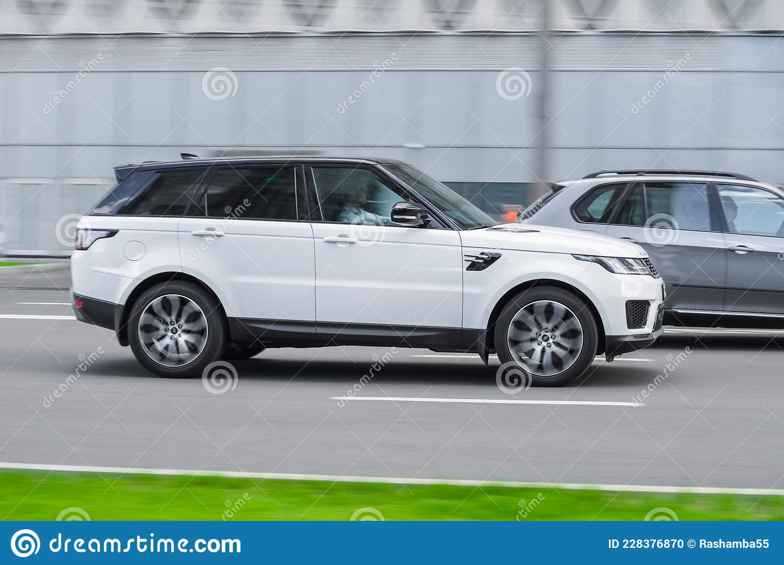 White Land Rover Range Rover Sport in Fast Motion on the Street Editorial  Image - Image of route, fast: 228376870