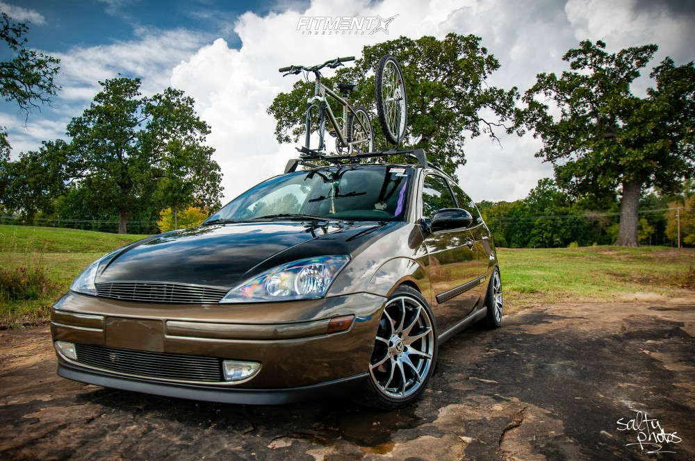 2000 Ford Focus ZX3 with 17x8 Tomason TN1 and Yokohama 215x40 on Coilovers  | 503400 | Fitment Industries