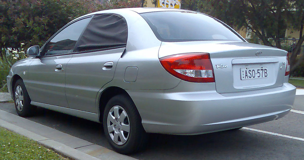 File:2004 Kia Rio (DC MY04) LS sedan (2008-10-26).jpg - Wikipedia