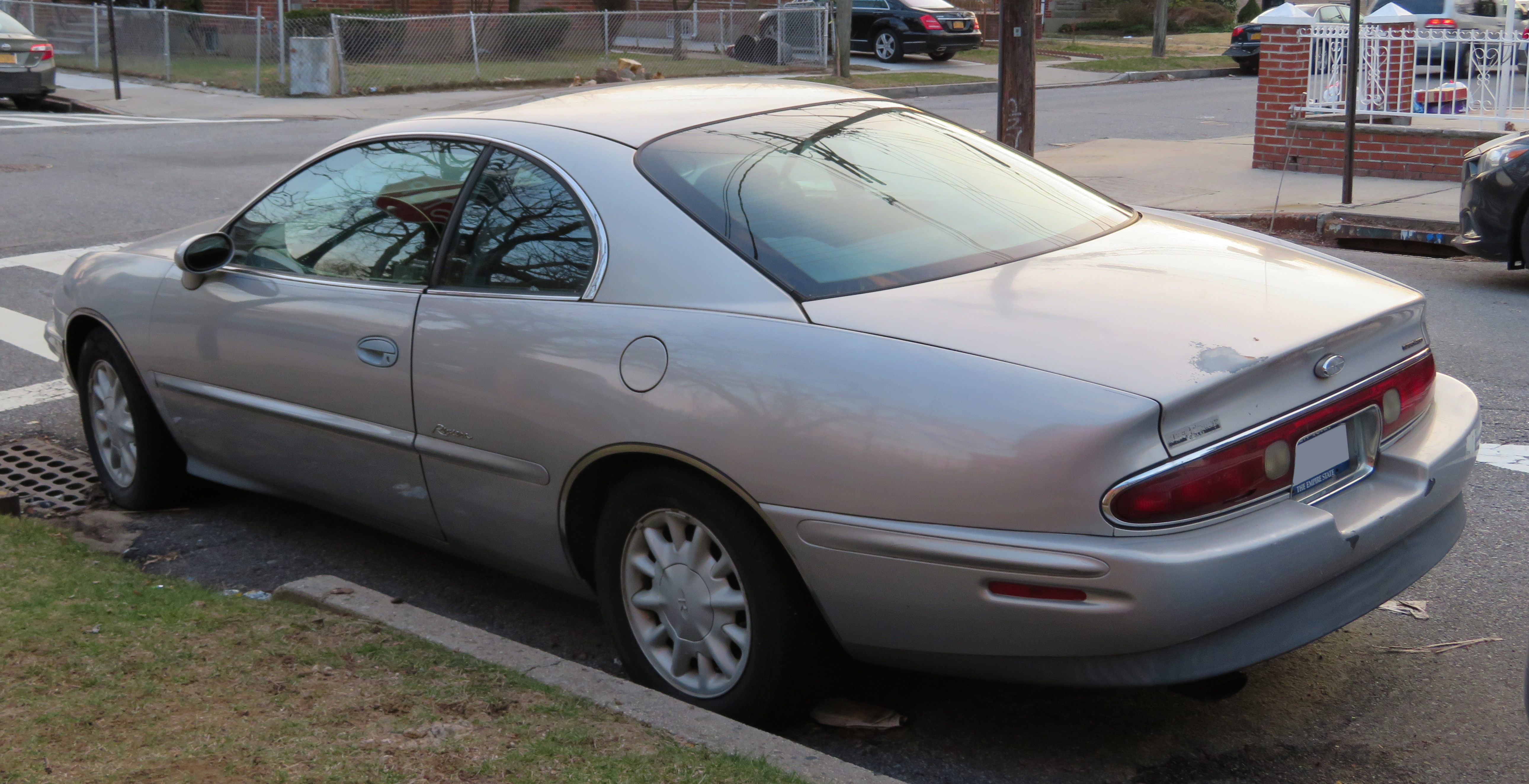 File:1998 Buick Riviera 3.8L rear 3.15.19.jpg - Wikimedia Commons