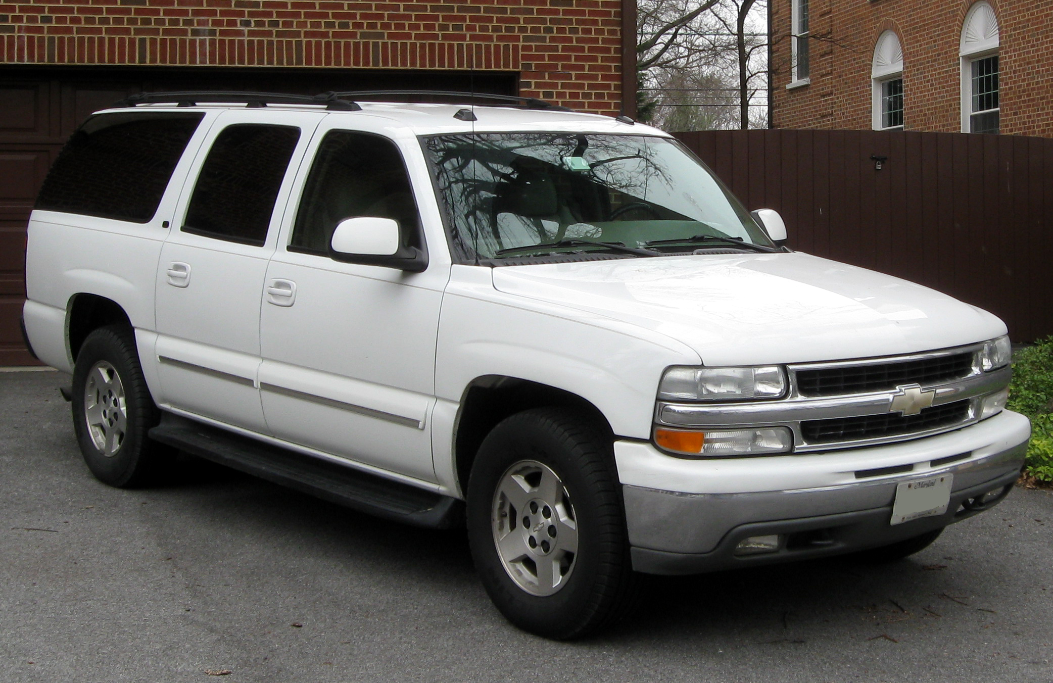 File:2000-2006 Chevrolet Suburban -- 03-16-2012 2.JPG - Wikimedia Commons