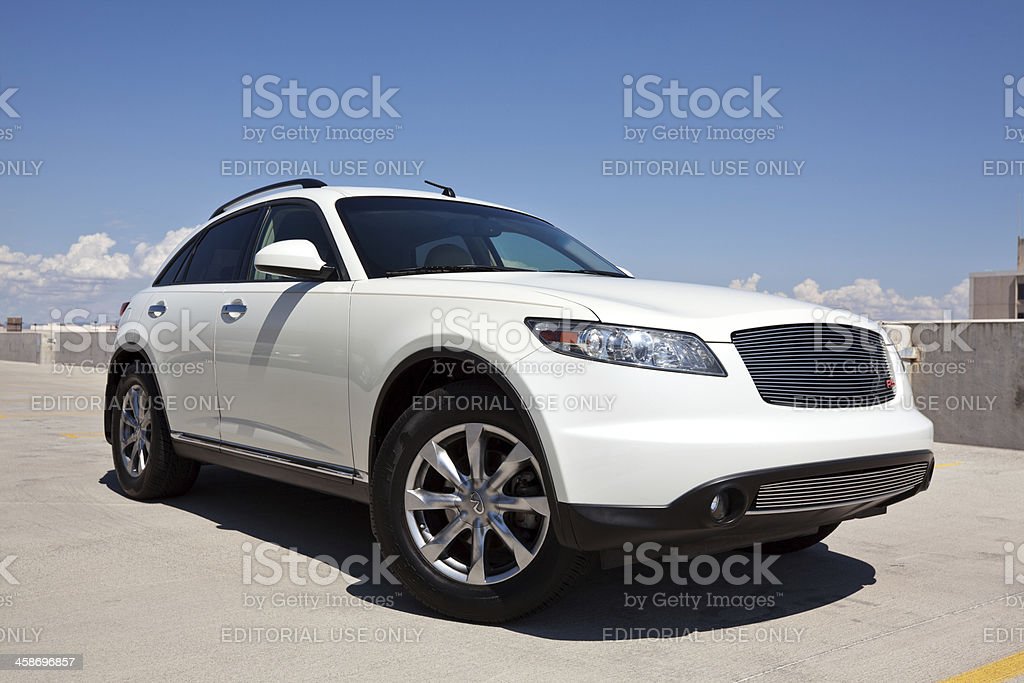 Infiniti Fx45 2007 Stock Photo - Download Image Now - Car, Front View,  Parking Garage - iStock