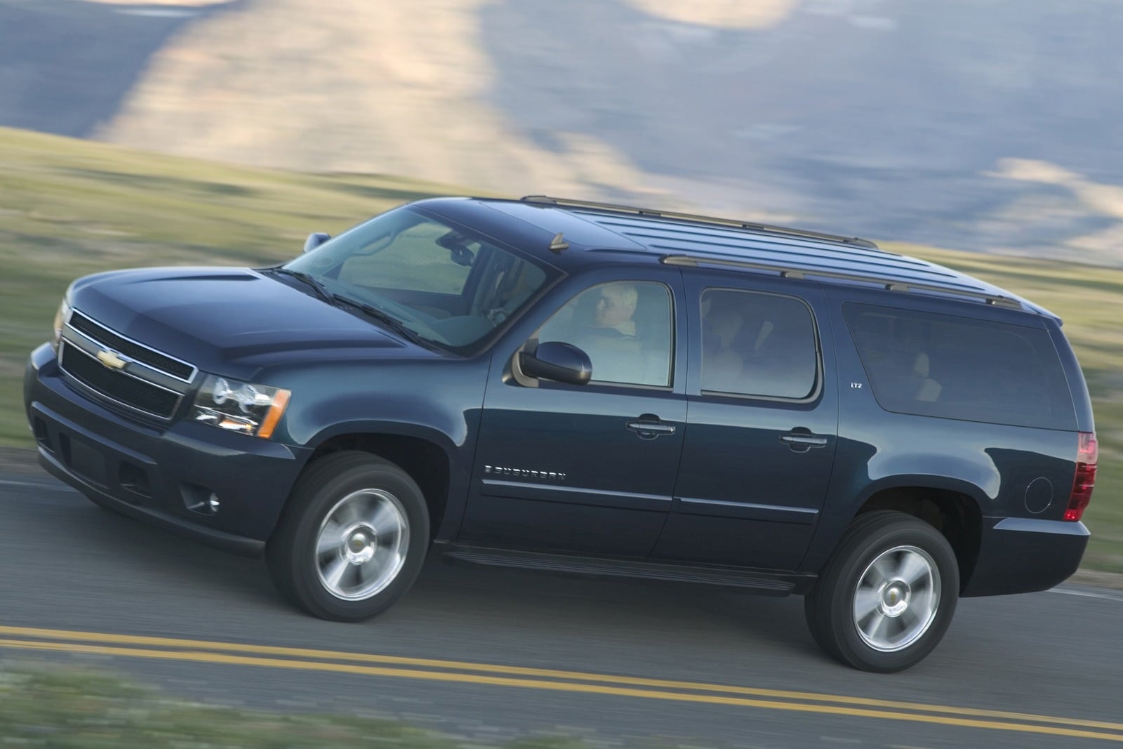 2007 Chevy Suburban Review & Ratings | Edmunds