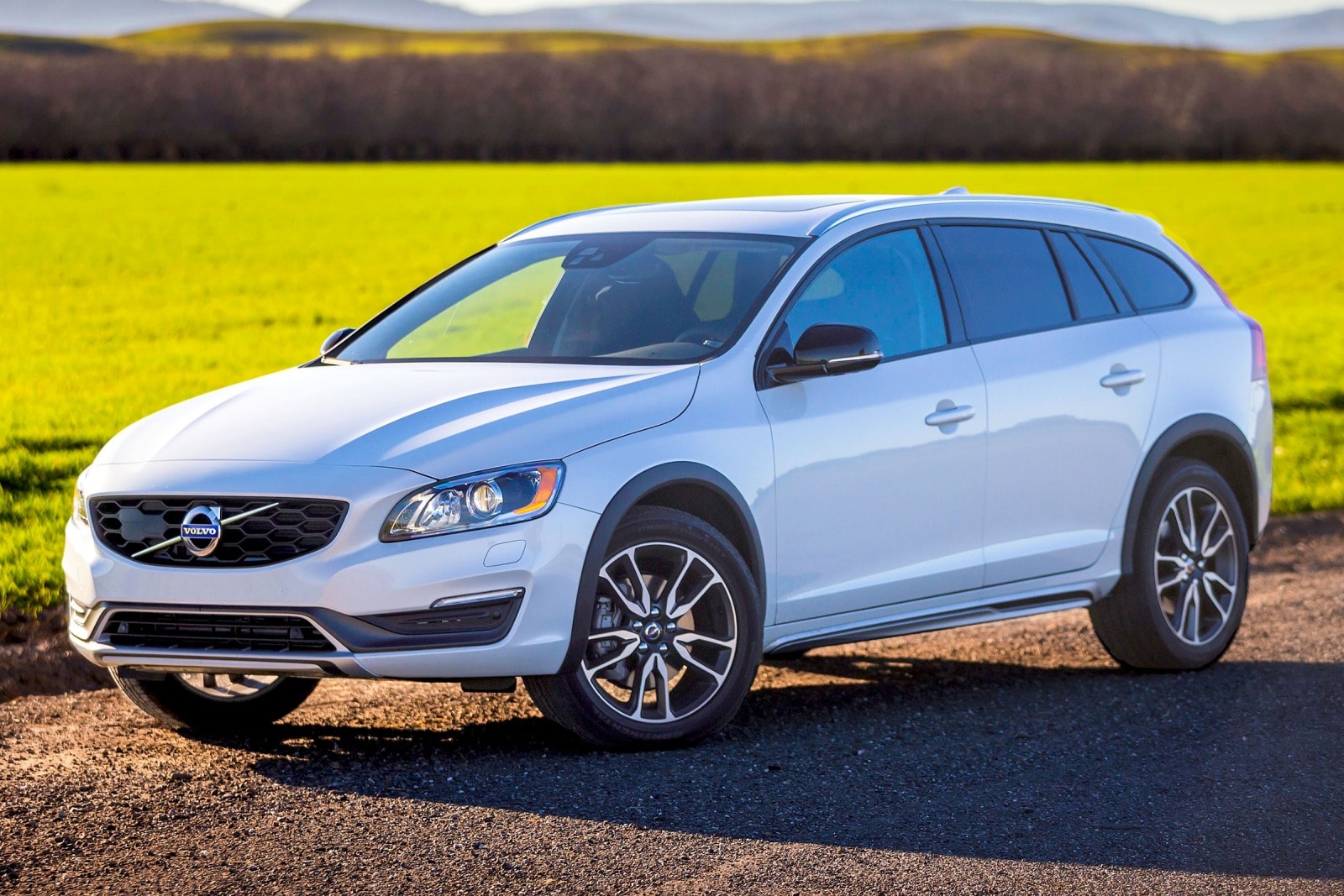 2016 Volvo V60 Cross Country Review & Ratings | Edmunds