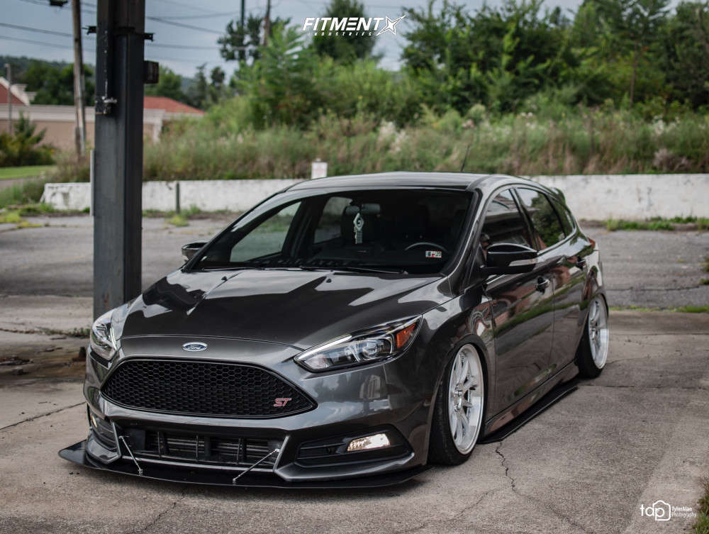2015 Ford Focus ST with 18x9.5 Aodhan Ds07 and Achilles 205x40 on Air  Suspension | 774635 | Fitment Industries