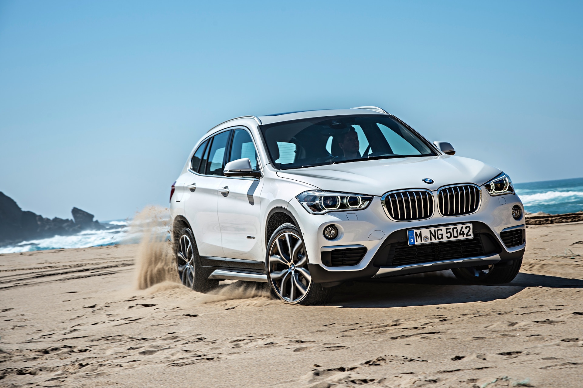 2016 BMW X1 First Look Review