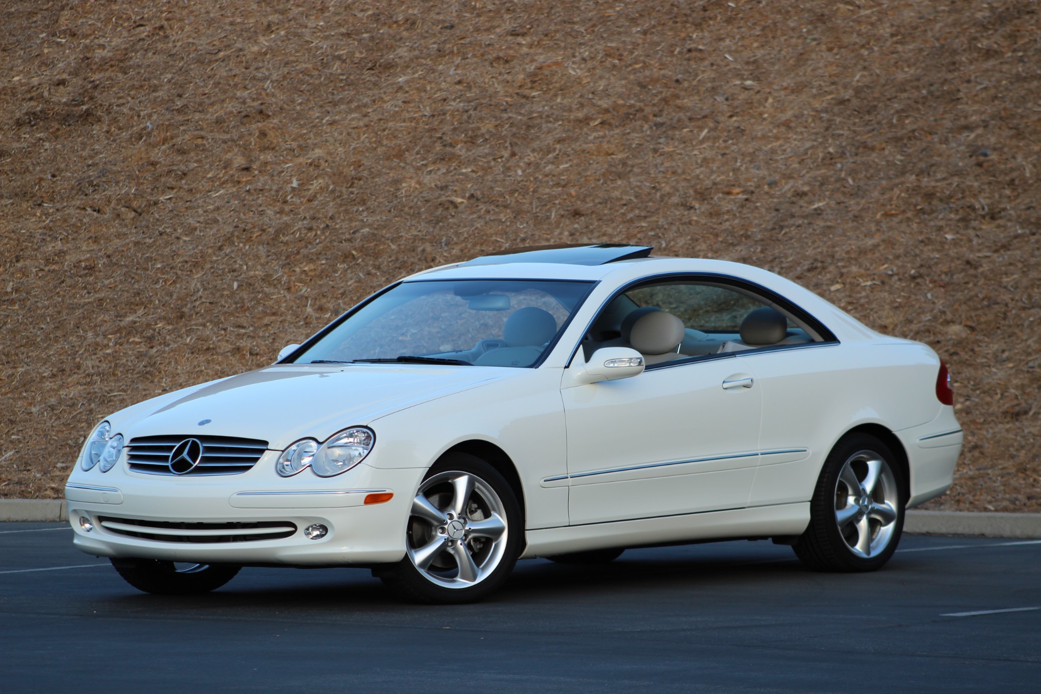 No Reserve: 5k-Mile 2005 Mercedes-Benz CLK 320 for sale on BaT Auctions -  sold for $16,500 on August 14, 2018 (Lot #11,616) | Bring a Trailer