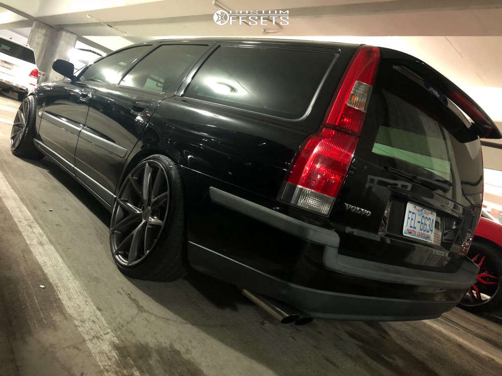 2001 Volvo V70 with 19x10 35 Niche Targa and 225/30R19 Nexen N3000 and  Coilovers | Custom Offsets