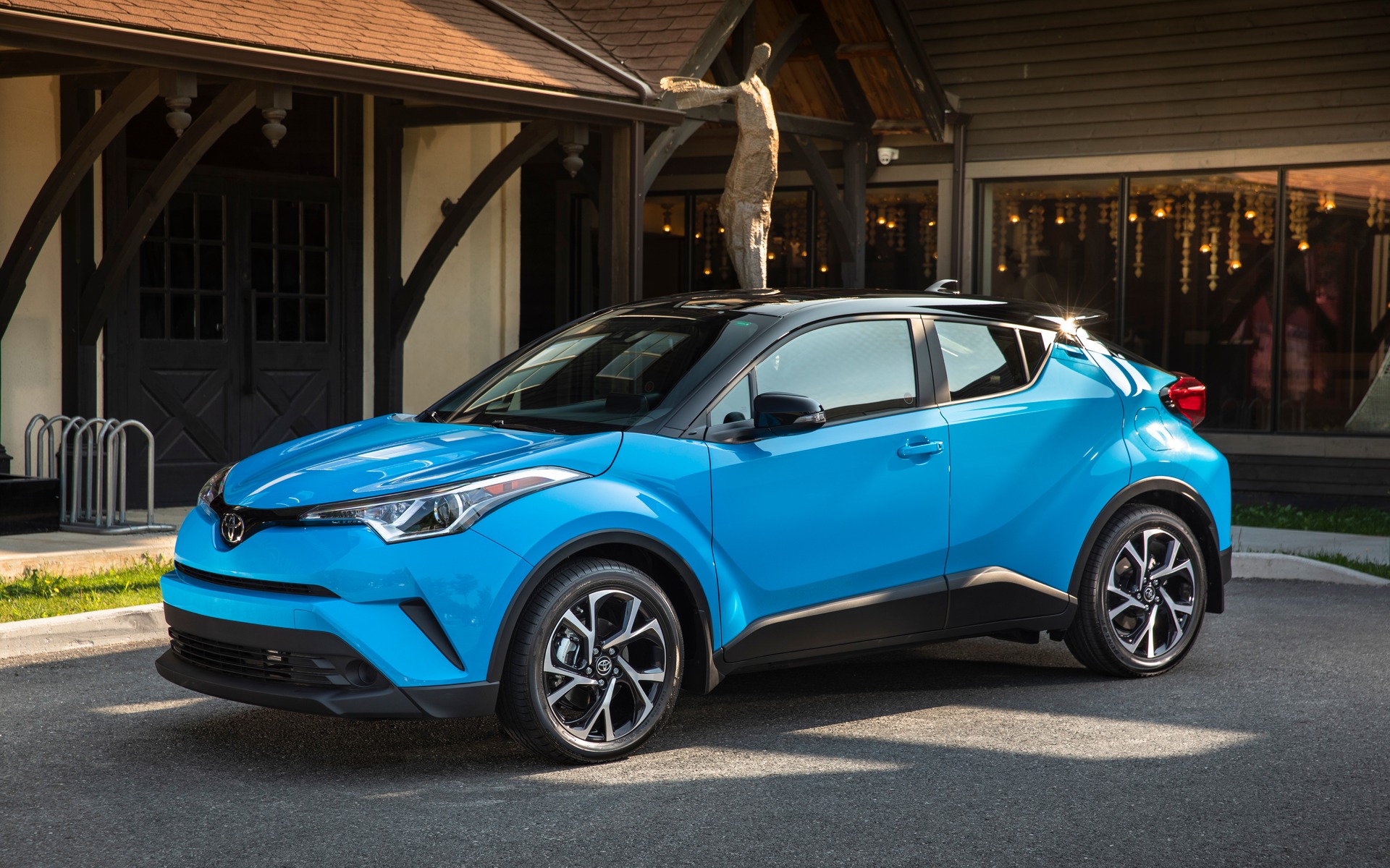 2019 Toyota C-HR Offers More Features and New Base Trim - The Car Guide