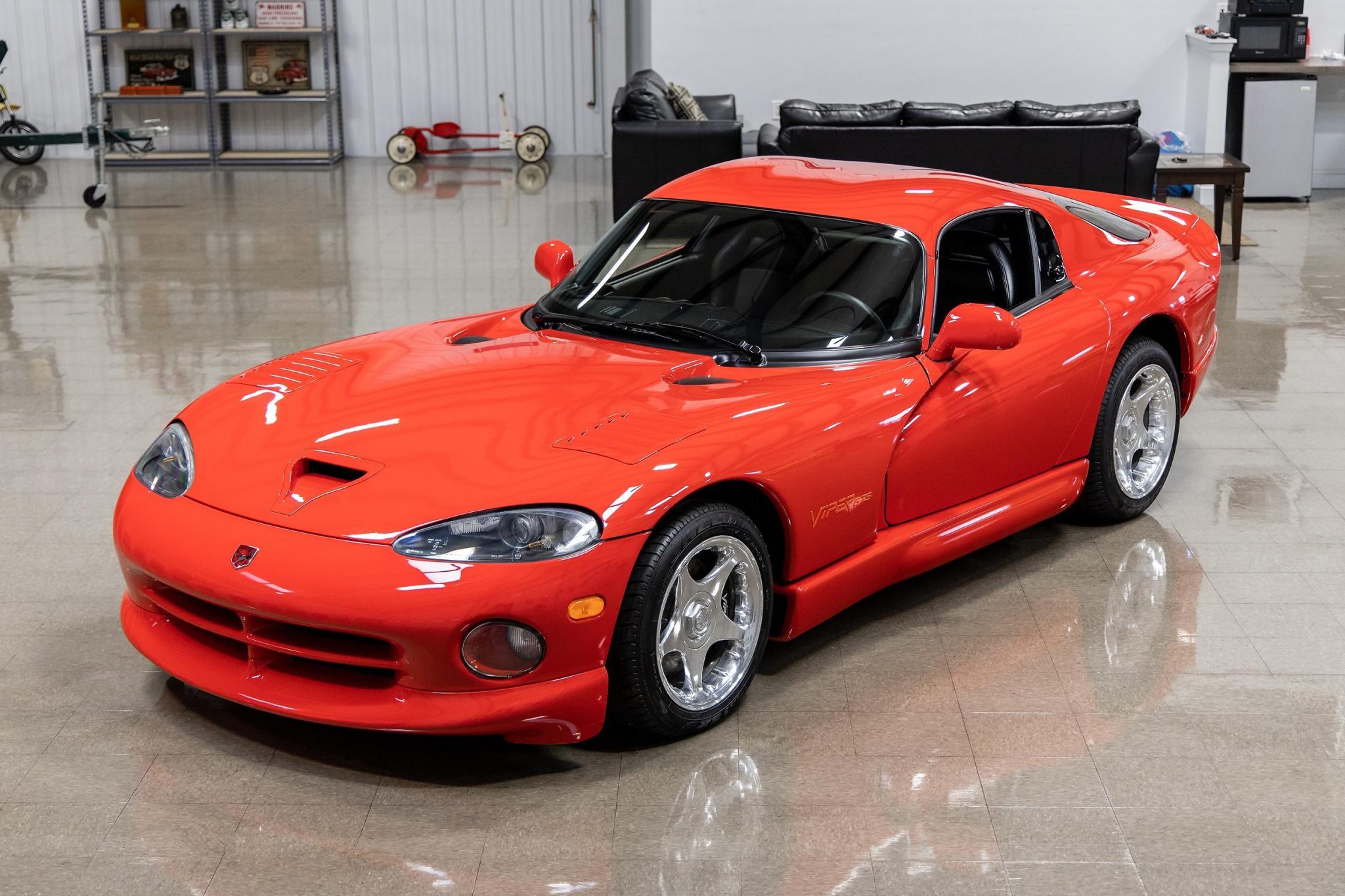 1997 Dodge Viper GTS With Just 17 Miles on the Clock Is Instant Time Travel  - autoevolution
