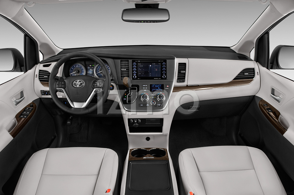 2020 Toyota Sienna XLE 5 Door Mini Van | izmostock