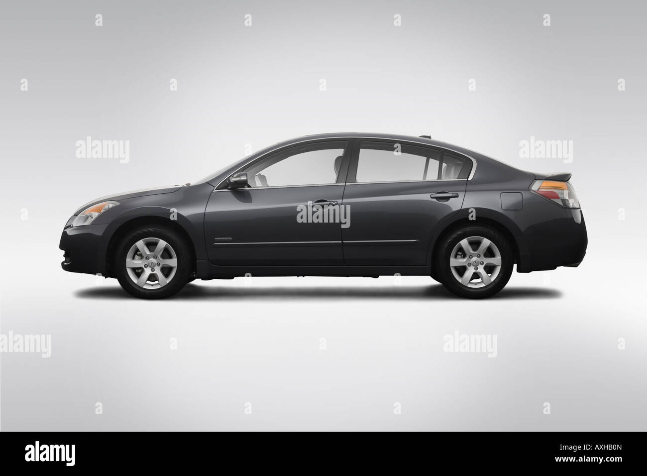 2008 Nissan Altima Hybrid in Gray - Drivers Side Profile Stock Photo - Alamy