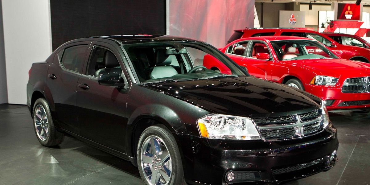 Dodge Avenger News: 2011 Dodge Avenger Official Photos and Info &#150; Car  and Driver