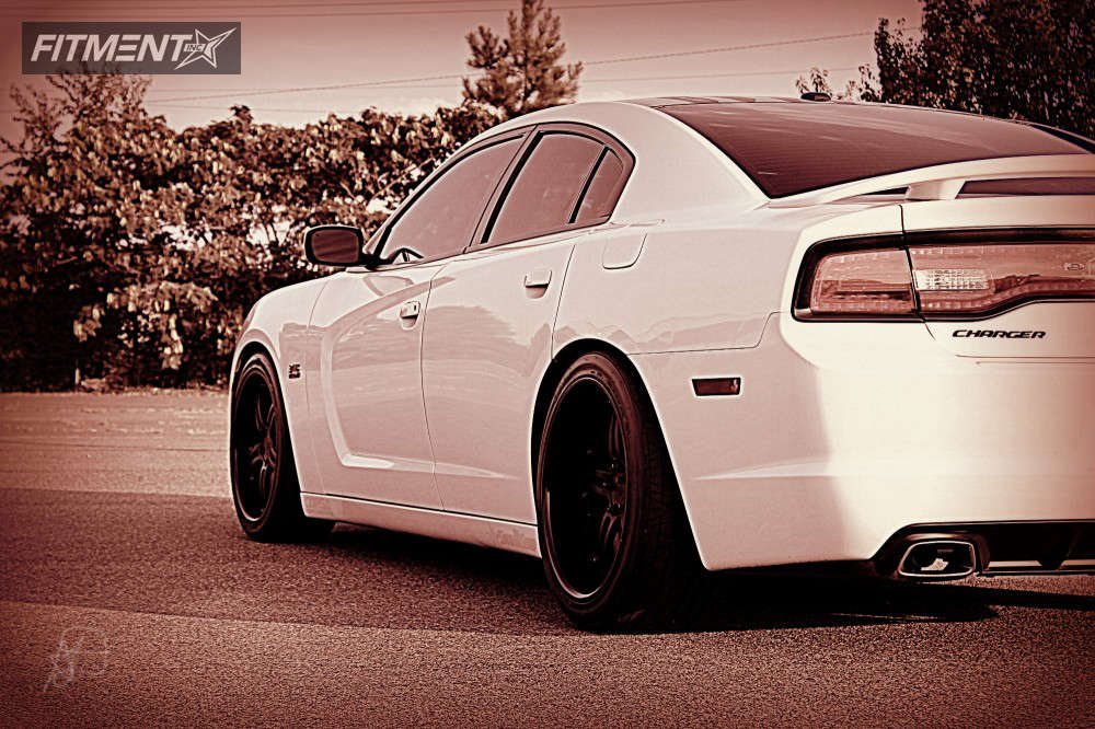2013 Dodge Charger SRT8 with 20x9 359 Forged 5 and Nitto 245x40 on  Coilovers | 302888 | Fitment Industries