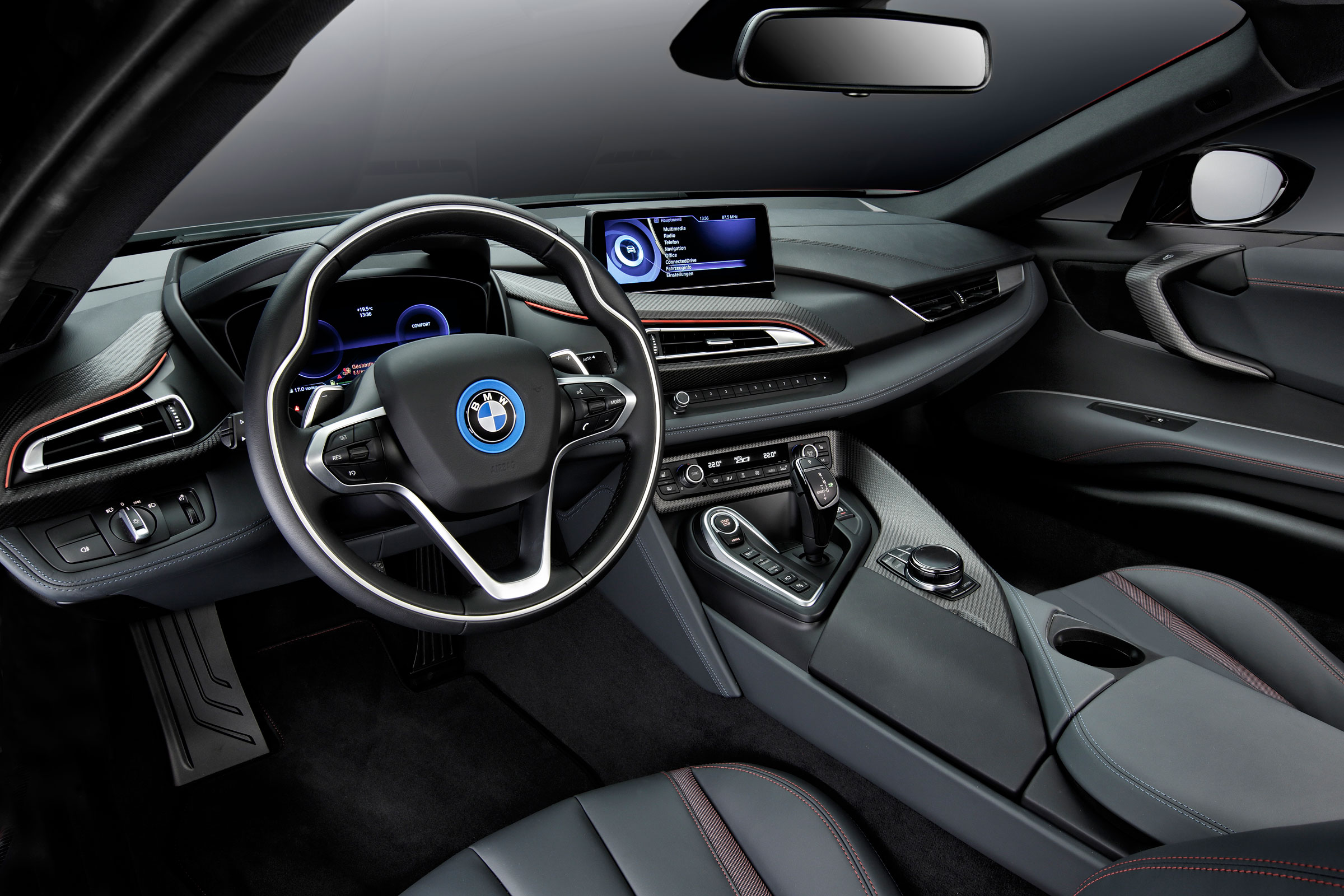 BMW i8 Coupe (2014-2020) interior & comfort | DrivingElectric