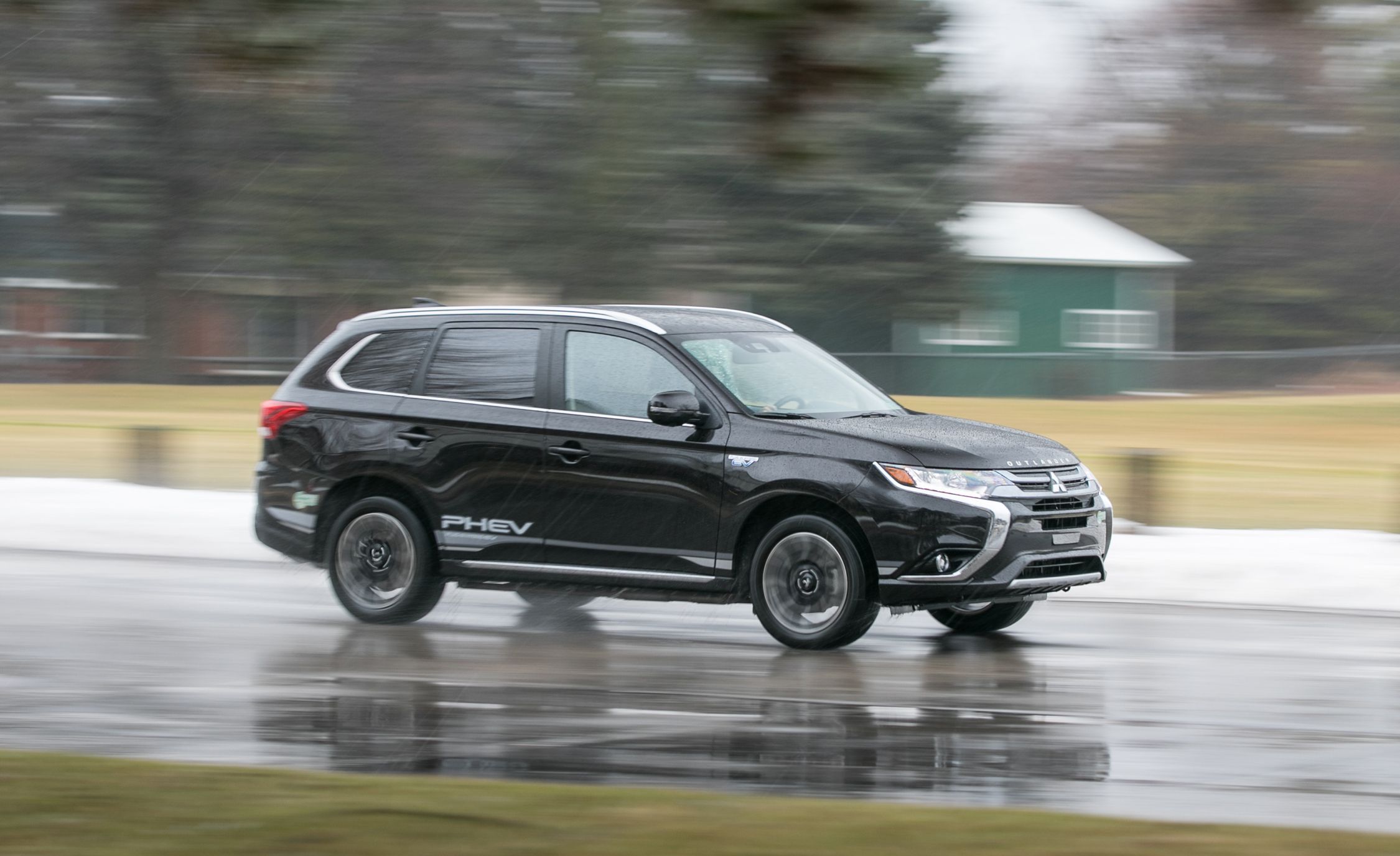 2019 Mitsubishi Outlander Review, Pricing, and Specs