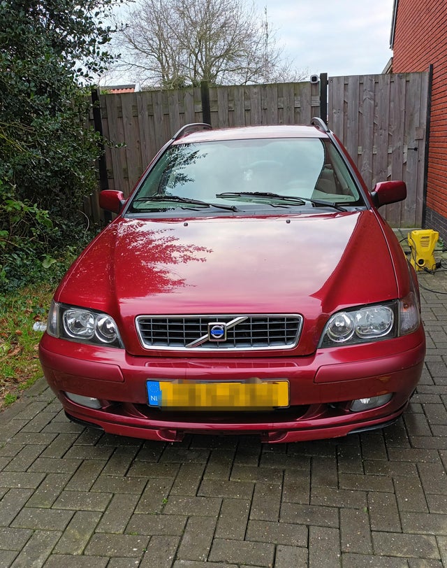 my 2003 Volvo V40 2.0 Turbo. the official car of... : r/regularcarreviews
