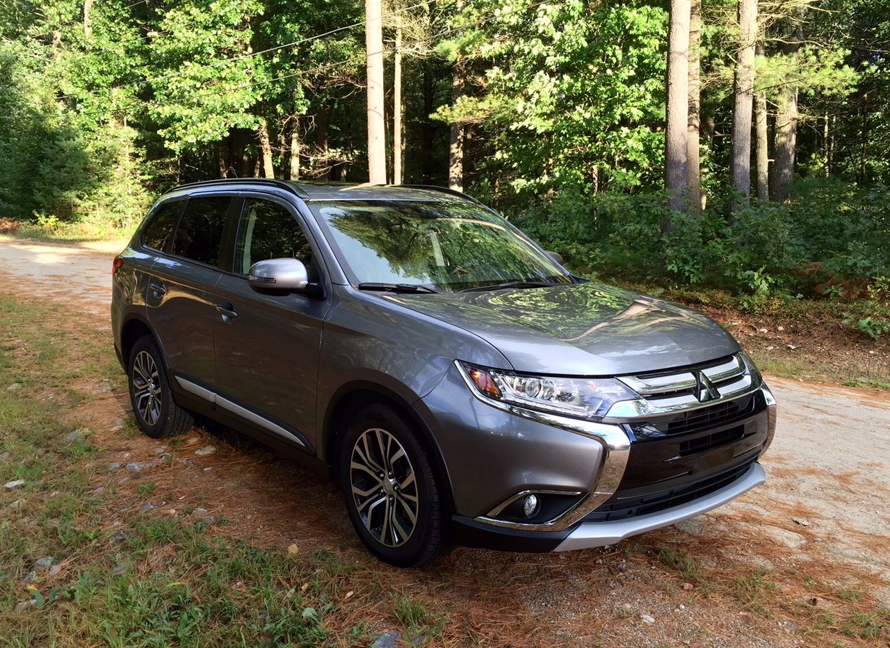 REVIEW: 2016 Mitsubishi Outlander Shows Off an Improved Interior - BestRide